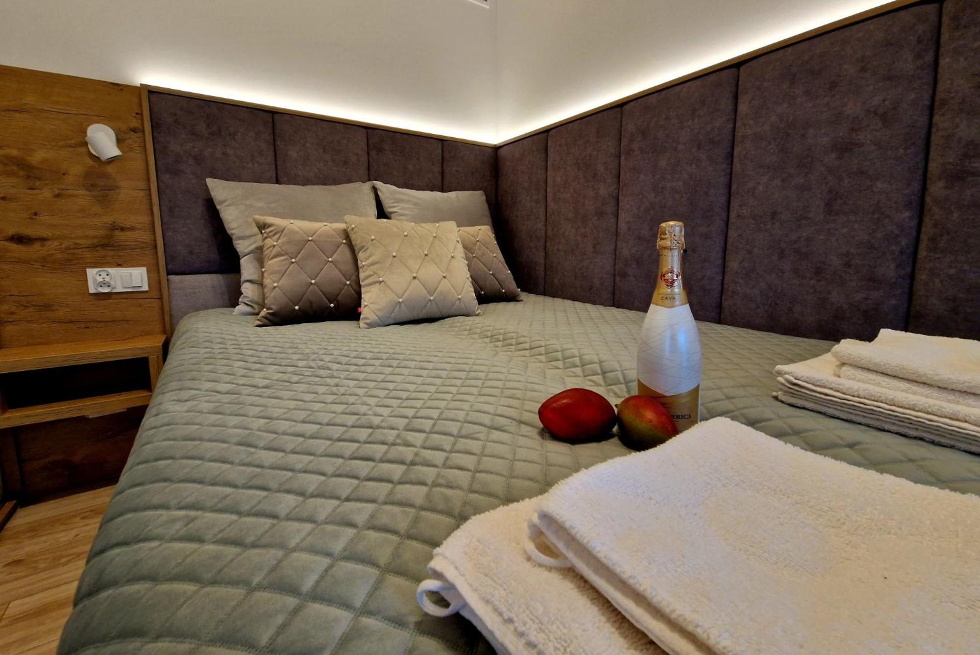 Nowe Domki Deluxe Z Widokiem Na Zatoke Z Basenem I Sauna Oslonino Экстерьер фото